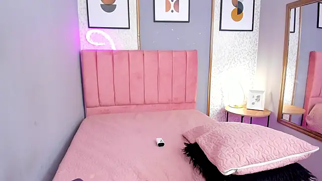 LARISSAEVANS online show from January 2025 02:58:01 PM