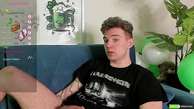 ArthurWhitee online show from March 2025 04:10:01 AM