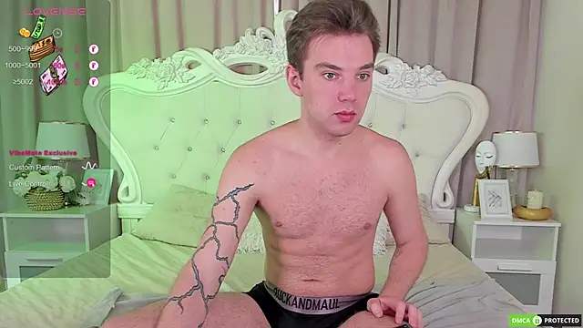 ArthurWhitee online show from October 2025 03:12:02 AM