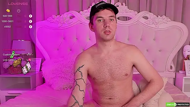 ArthurWhitee online show from October 2025 04:26:01 PM