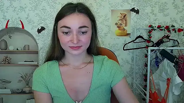  Barbie Kiss  online show from November 2025 05:37:02 PM