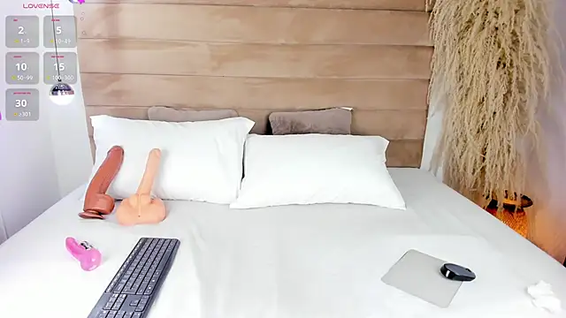 Snapshot of IsabellaJonns chatting on December 2024 04:24:01 AM IsabellaJonns online show from December 2024 04:24:01 AM