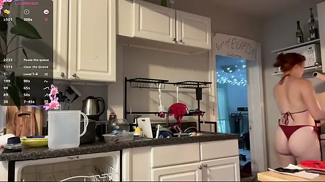 Snapshot of Aria_Fields chatting on September 2025 03:39:01 PM Aria Fields online show from September 2025 03:39:01 PM