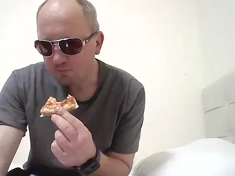 Snapshot of paul_daniel chatting on November 2025 08:31:01 PM paul daniel online show from November 2025 08:31:01 PM