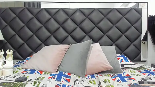 KariinaTaylor online show from February 2025 07:34:01 PM