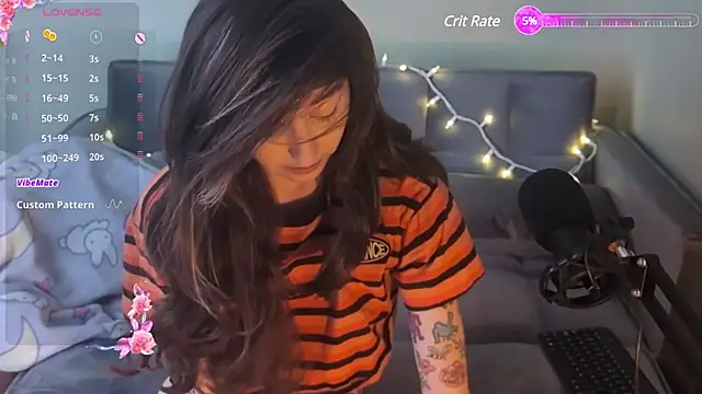 Snapshot of lovelylucyy chatting on January 2025 06:56:02 PM lovelylucyy online show from January 2025 06:56:02 PM