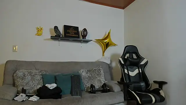 Snapshot of julian_wallace chatting on October 2025 05:08:02 PM julian wallace online show from October 2025 05:08:02 PM