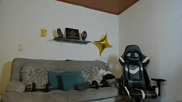 Snapshot of julian_wallace chatting on October 2025 03:47:02 PM julian wallace online show from October 2025 03:47:02 PM