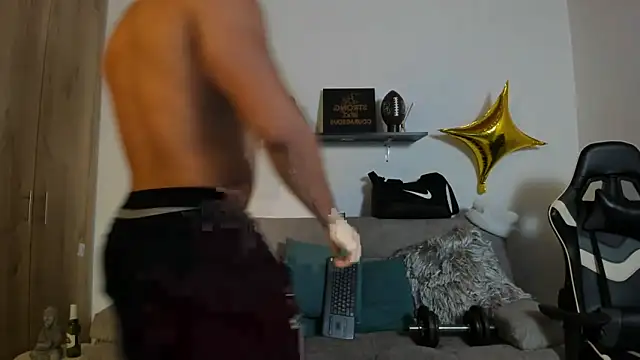 Snapshot of julian_wallace chatting on November 2025 09:25:02 PM julian wallace online show from November 2025 09:25:02 PM