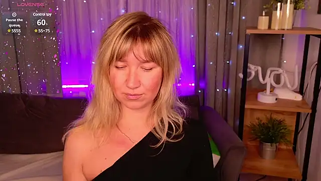 MilaBott online show from February 2025 06:36:02 PM