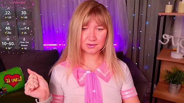 MilaBott online show from March 2025 08:19:02 PM