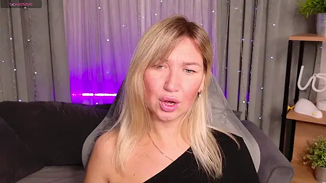 MilaBott online show from September 2025 08:32:02 PM