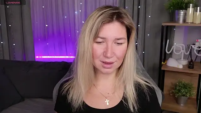 MilaBott online show from September 2025 08:12:02 PM