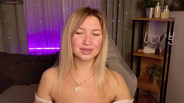 MilaBott online show from October 2025 08:19:01 PM