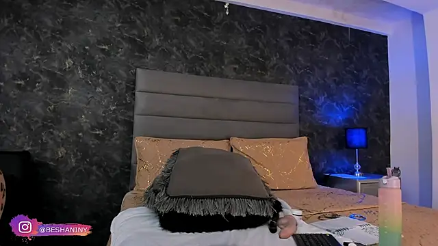 Bella Evans  online show from February 2025 10:06:02 PM