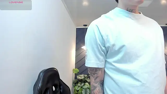 Yeiko Romero  online show from February 2025 05:14:01 PM