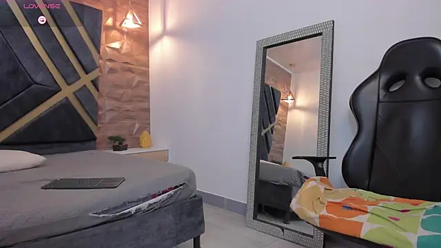 Yeiko Romero  online show from February 2025 08:17:02 PM