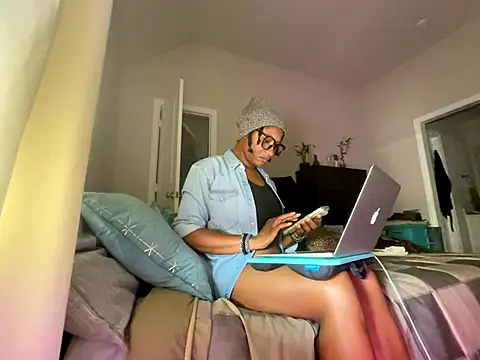 wynterheat online show from September 2025 08:53:02 PM