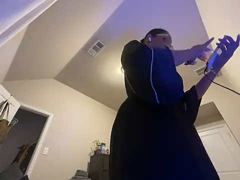 wynterheat online show from November 2025 01:08:01 AM