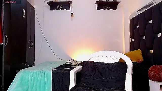 Snapshot of RyanRizzo chatting on December 2024 11:37:01 PM RyanRizzo online show from December 2024 11:37:01 PM