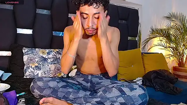 Snapshot of RyanRizzo chatting on January 2025 01:20:01 AM RyanRizzo online show from January 2025 01:20:01 AM