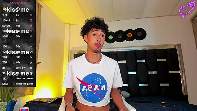 Snapshot of RyanRizzo chatting on March 2025 01:36:02 AM RyanRizzo online show from March 2025 01:36:02 AM