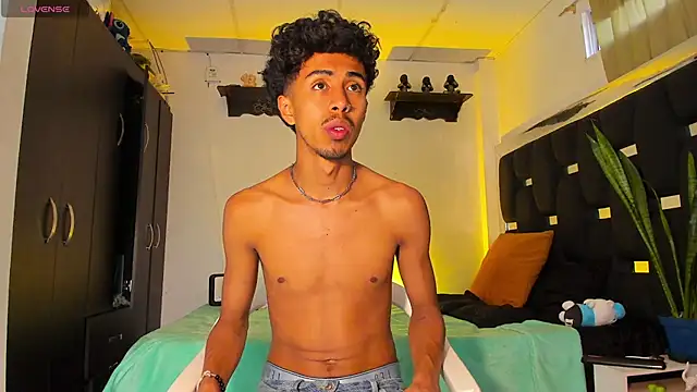 Snapshot of RyanRizzo chatting on March 2025 11:06:01 PM RyanRizzo online show from March 2025 11:06:01 PM