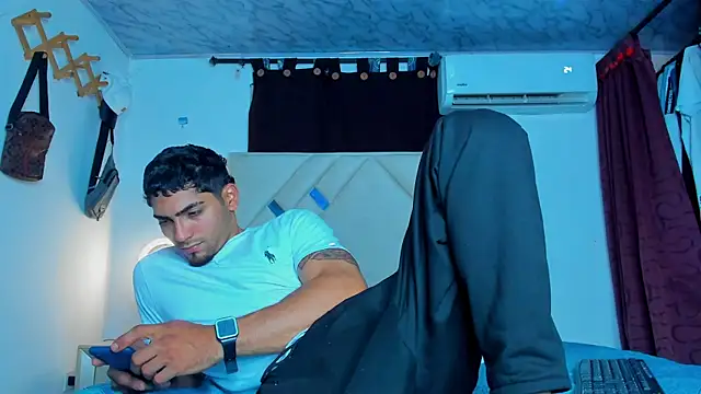 Rich boy01 online show from January 2025 11:21:02 PM