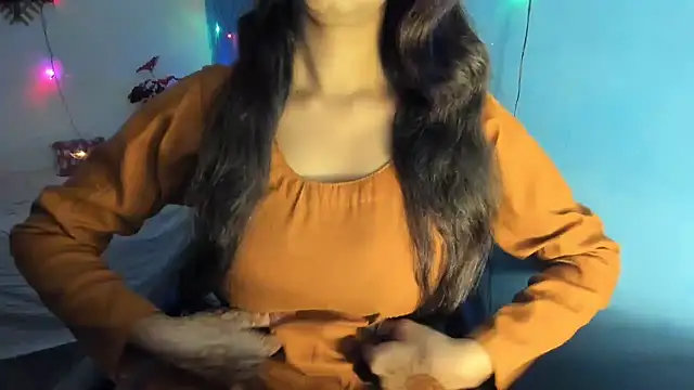 aarjulove online show from November 2025 02:39:02 PM