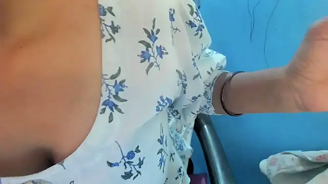 aarjulove online show from February 2026 04:14:01 PM