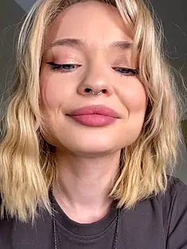 Snapshot of dollfromvenus chatting on September 2025 04:32:02 PM dollfromvenus online show from September 2025 04:32:02 PM