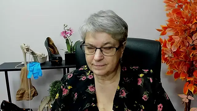 Snapshot of IrisDream chatting on December 2024 10:39:02 AM IrisDream online show from December 2024 10:39:02 AM