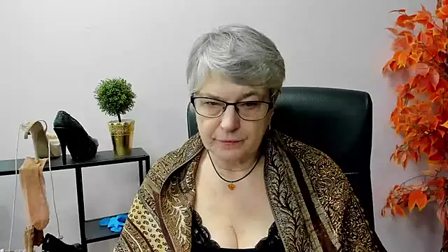 Snapshot of IrisDream chatting on February 2025 10:37:02 AM IrisDream online show from February 2025 10:37:02 AM