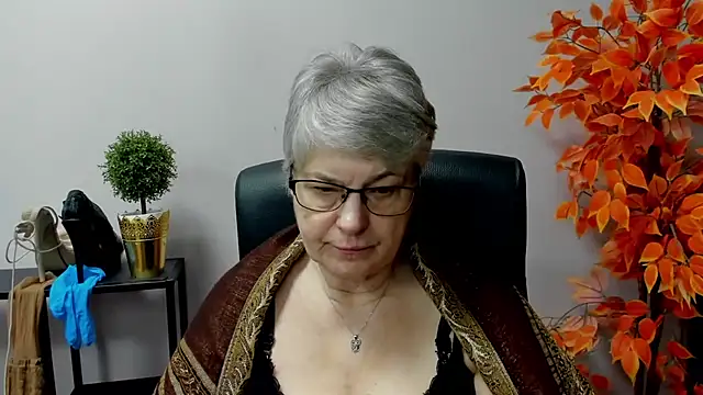 Snapshot of IrisDream chatting on March 2025 10:57:02 AM IrisDream online show from March 2025 10:57:02 AM