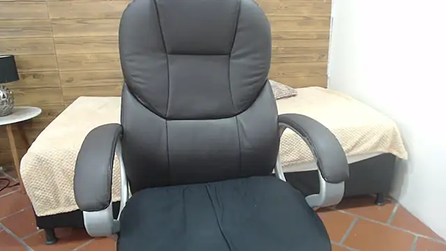 jhoellx online show from February 2025 03:35:01 PM