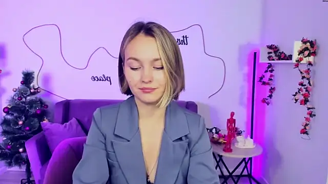 BritnieCute online show from December 2024 05:58:02 AM