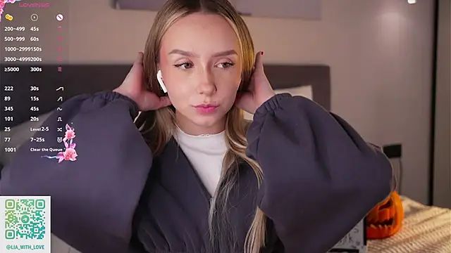 HollisBeckett online show from October 2025 03:10:02 AM