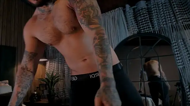 Snapshot of LeoSalvatore_ chatting on January 2025 03:04:02 AM LeoSalvatore online show from January 2025 03:04:02 AM