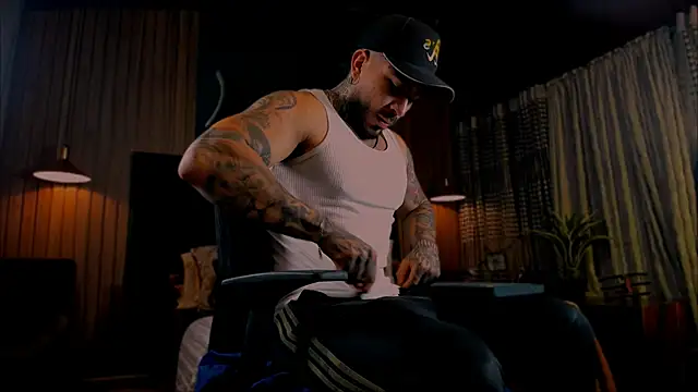 Snapshot of LeoSalvatore_ chatting on January 2025 04:26:01 AM LeoSalvatore online show from January 2025 04:26:01 AM