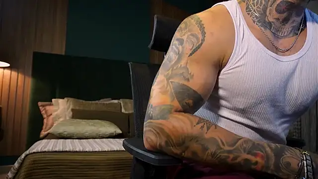 Snapshot of LeoSalvatore_ chatting on March 2025 02:04:01 AM LeoSalvatore online show from March 2025 02:04:01 AM