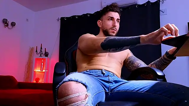 MightyAaron66 online show from November 2025 03:34:02 PM