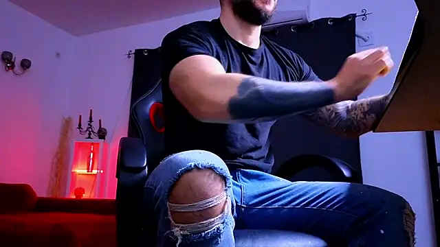 MightyAaron66 online show from December 2025 05:01:02 AM