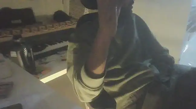 Snapshot of dominanthubby chatting on December 2024 05:23:02 PM dominanthubby online show from December 2024 05:23:02 PM