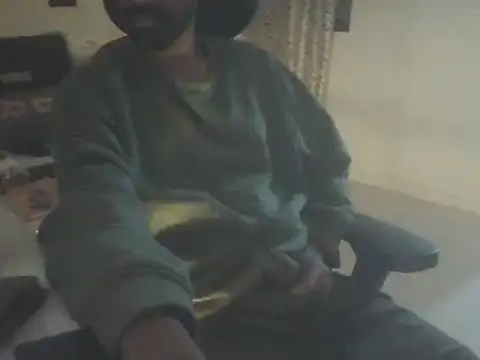 Snapshot of dominanthubby chatting on December 2024 08:51:02 PM dominanthubby online show from December 2024 08:51:02 PM