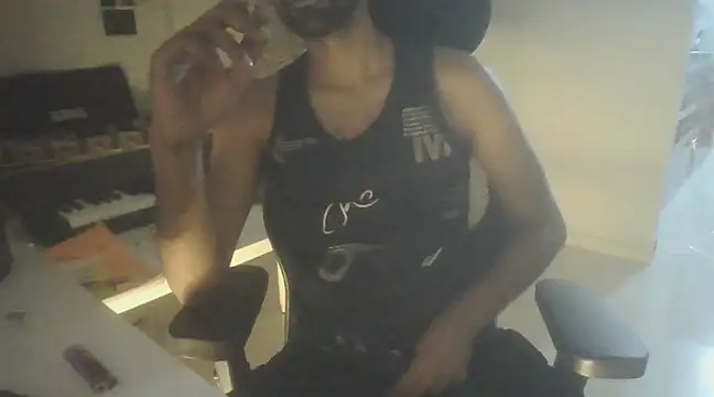 Snapshot of dominanthubby chatting on December 2024 07:28:01 PM dominanthubby online show from December 2024 07:28:01 PM