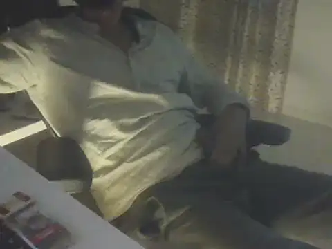 Snapshot of dominanthubby chatting on December 2024 10:26:02 PM dominanthubby online show from December 2024 10:26:02 PM