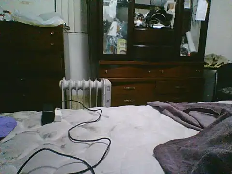 Emilylyn2501 online show from October 2025 12:00:01 AM