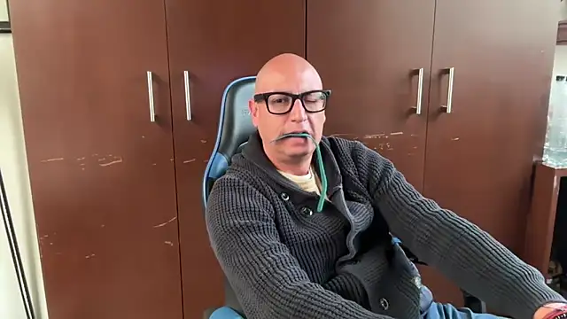 alanan881 online show from December 2025 06:15:01 PM