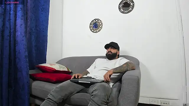 Snapshot of Lyon_vach chatting on April 2026 02:27:02 AM Lyon vach online show from April 2026 02:27:02 AM