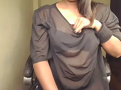 Black-Pearll online show from November 2025 05:45:02 PM